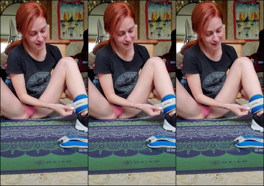 Eva Miller Home Workout P S Don T Look At The Mess All Around I Am Moving So This Is