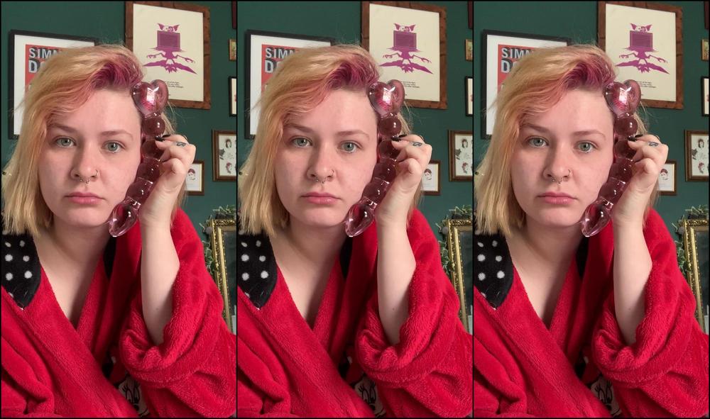 bunnyxbelle-28-04-2020-266292761-very-exciting-new-toy-unboxing