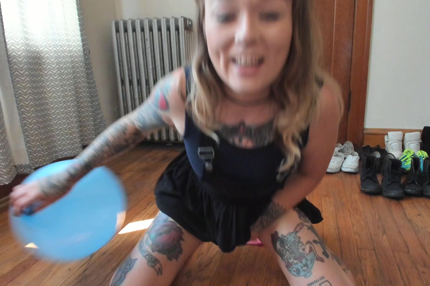 Feliciafisher Barefoot Balloon Play In Hanes