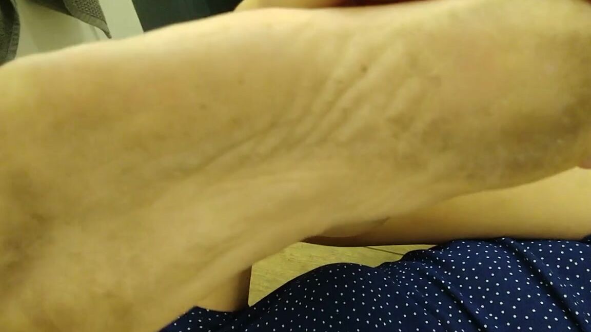 Frejas Submissive Feet Nicknamed Frejassubmissivefeet Onlyfans Licking My Dirty Soles After My Barefoot Walk