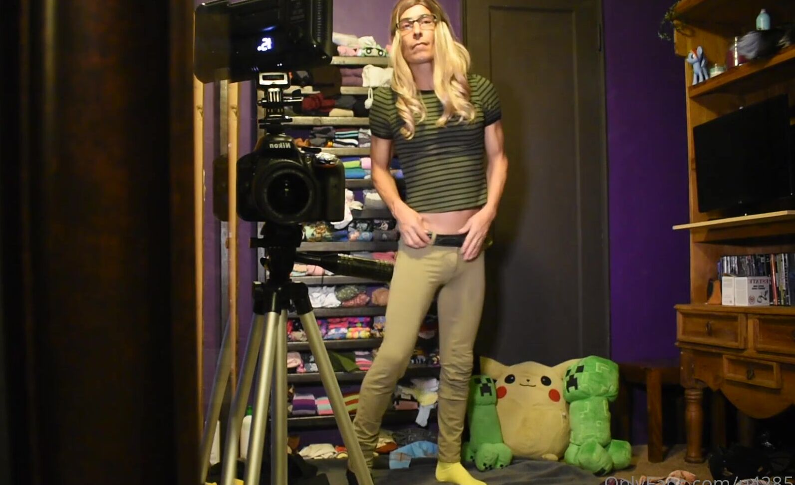 u42854353-26-06-2020-471246895-sorry-no-make-up.-this-is-back-when-i-wasn-t-wearing-it-much.-i-promise-to-make-it-better-