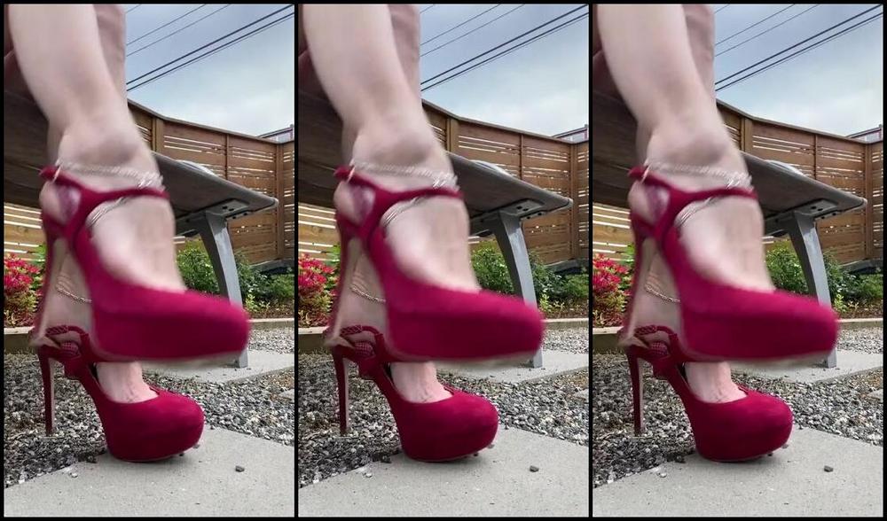 Lezlyan Nicknamed La Little Dancer Feet Onlyfans I Bet This Would Grab Your Attention If You Seen Me Doing This In Public