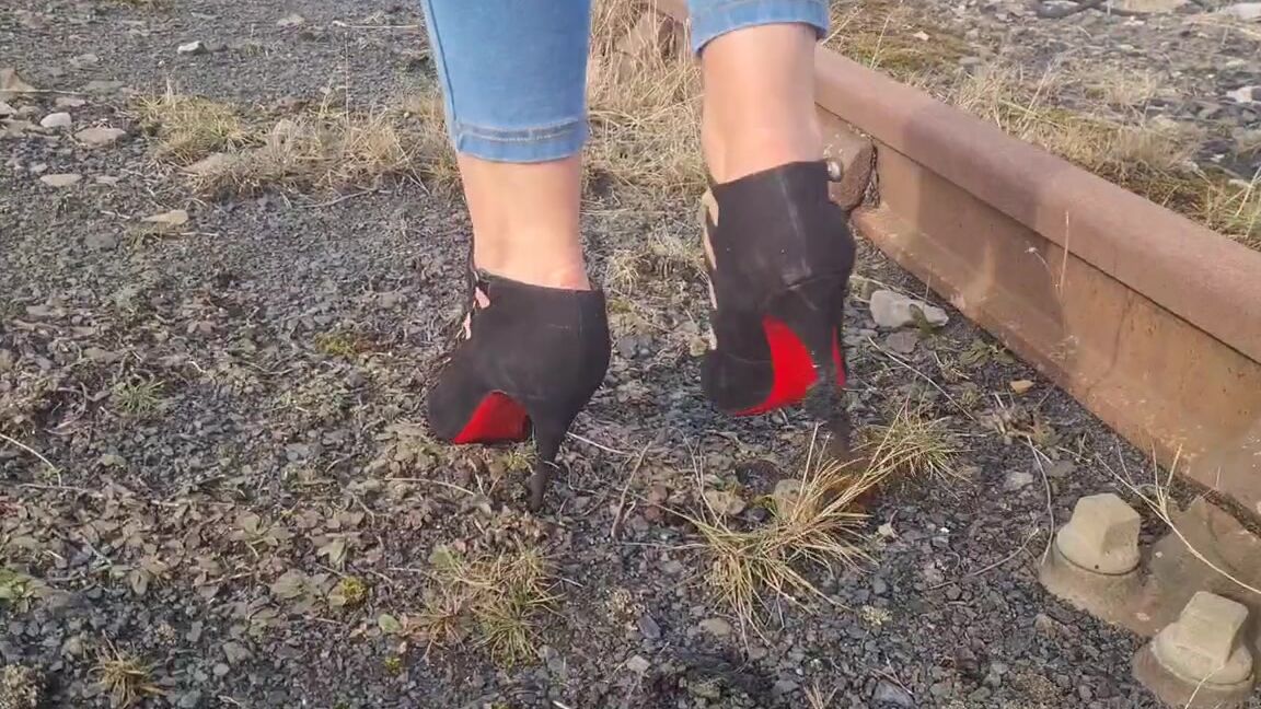 Kats Worn Heels Nicknamed Katswornheels Onlyfans Heel Sinking In My Suede Louboutin Viennanas I Just Love The Toe Cleavage Of These Shoes
