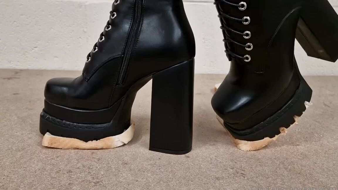 Kats Worn Heels Nicknamed Katswornheels Onlyfans Get Down And Eat The Bread Off My Soles