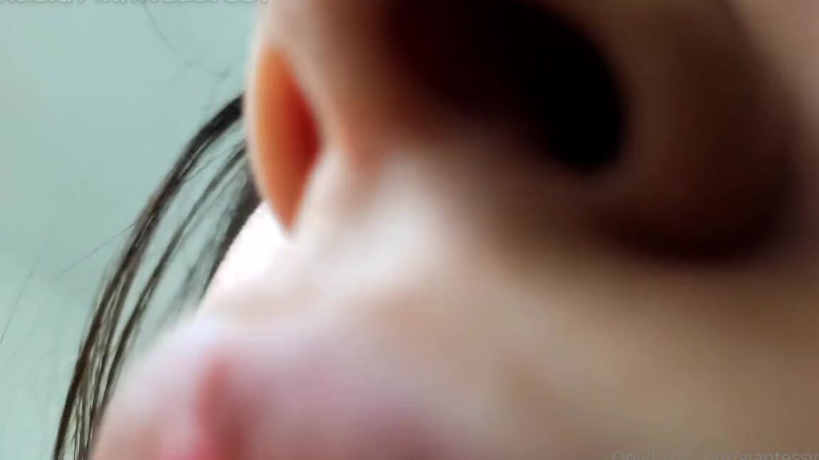 Valery Maxwell Nicknamed Giantessvalery Onlyfans 07 19 2023 A Tiny Man Was Exploring My Body But It Seems Ill Get A Tiny Snack