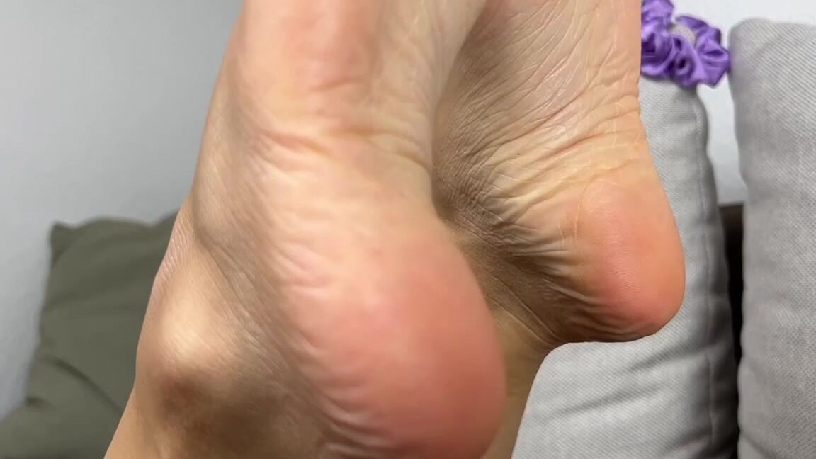 Goddess Claire Nicknamed Goddessclair 12 14 2022 Onlyfans Video Surprise Surprise In The Pose Continues Part 2 Of My Video Happy Hump Day