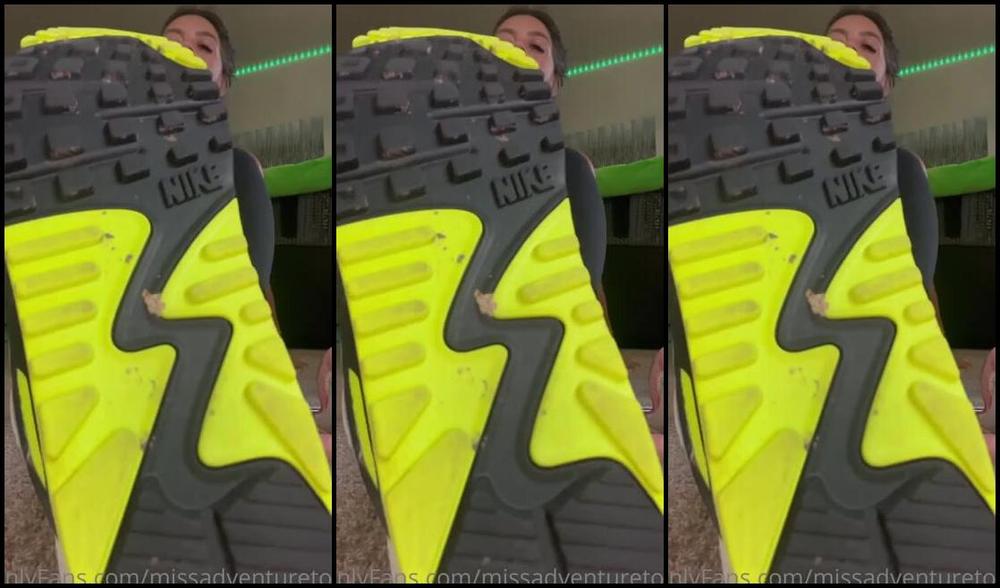 Adventuretoeskat Nicknamed Missadventuretoeskat Onlyfans Lick Them Clean For