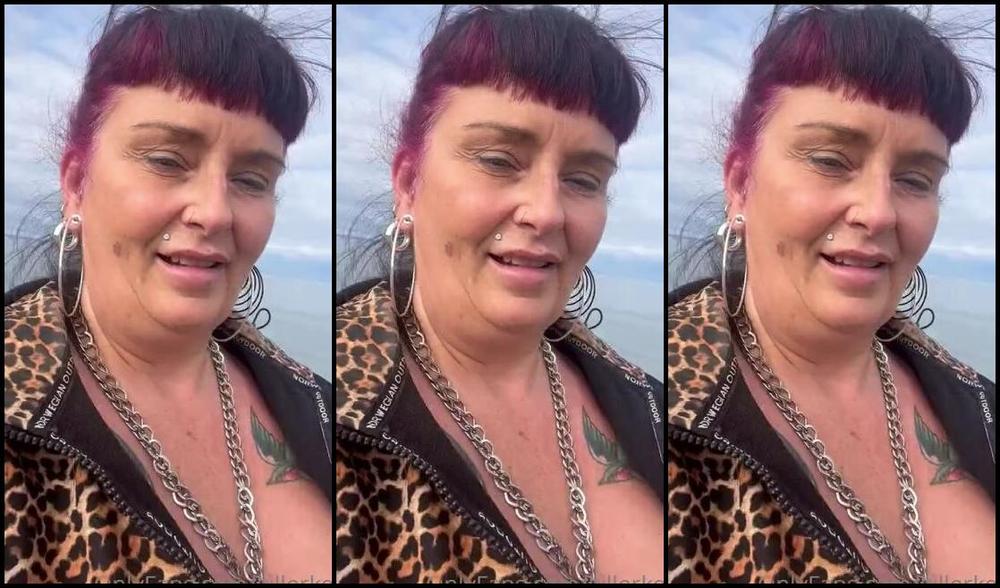 Killersexyfeets Nicknamed Killerkell Onlyfans Went For A Little Walk Yesterday I Was Amazed How Many People Were About Still Showed My Amazing 2