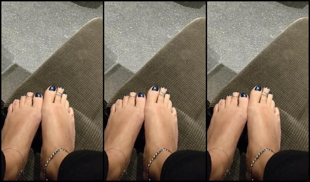 Frejas Submissive Feet Nicknamed Frejassubmissivefeet Onlyfans Barefoot On The Train