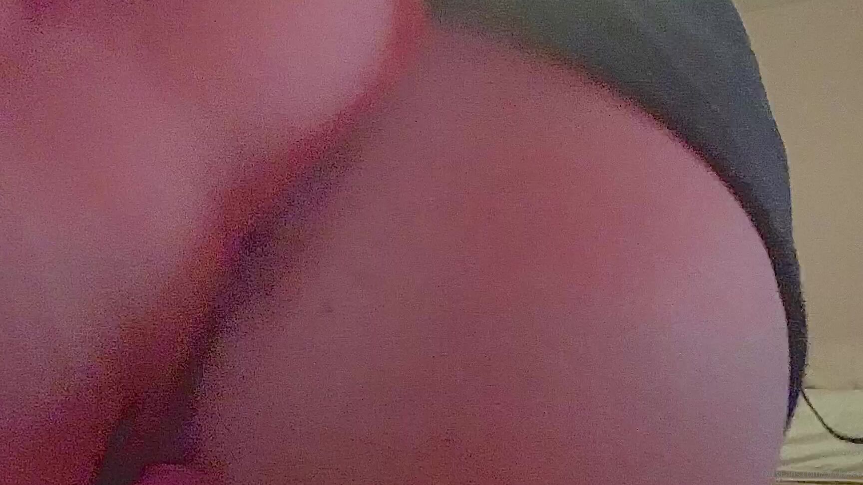 Daisea Fingerin My Butt