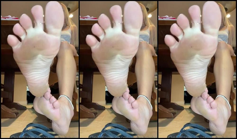 Goddess Kaylee Aka Xomaddykxo Onlyfans Been Wanting To Tease You With My New Flip Flops Do U Like Themp