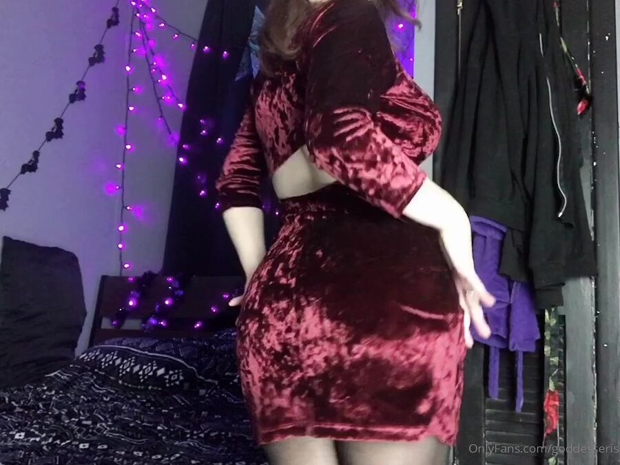 Goddesseris Guess What Momma S Got Under Her Dress