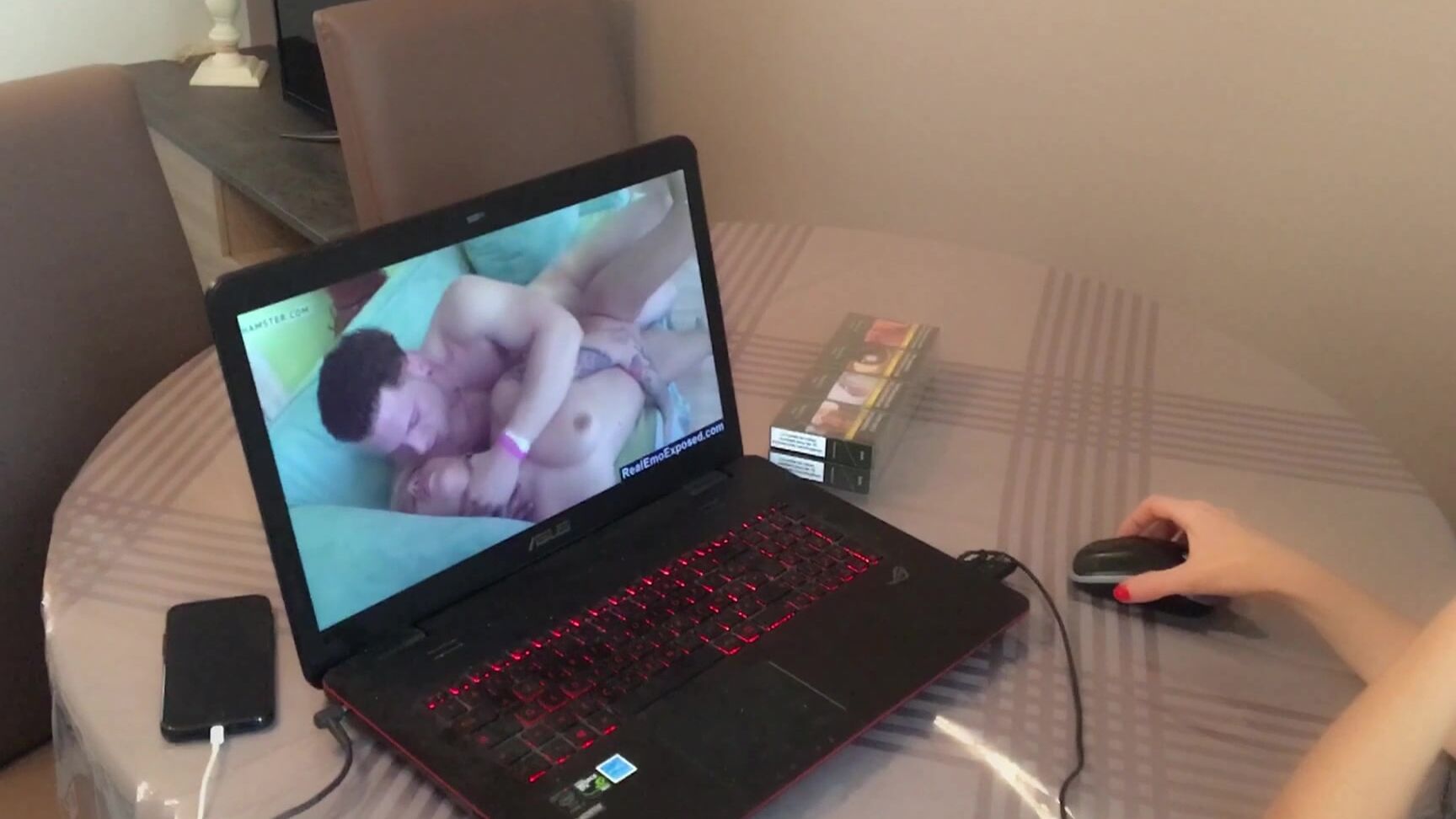 French,Geek,Nudity/Naked,Pornstars,Voyeur ladyoulala watching a porn video ManyVids