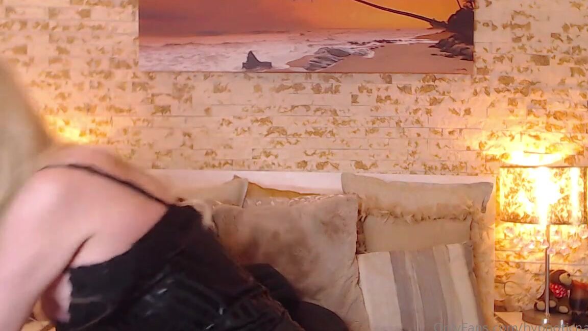 Goddess Natalie Nicknamed Goddessnatalie Onlyfans Who Would You Rather Be The Guy On The Phone With Me Or The One Having