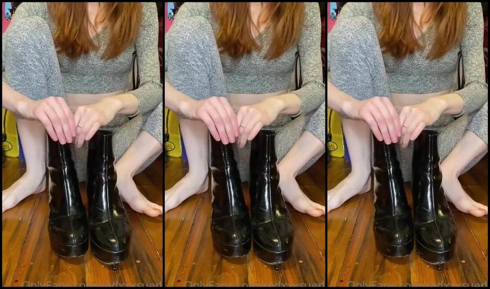 Zoe Strawberry Nicknamed Redxxxsuede Onlyfans Shoe Collection Part 1 I Ll Upload These Every Feet Friday Next Weeks Video Will Include Sound