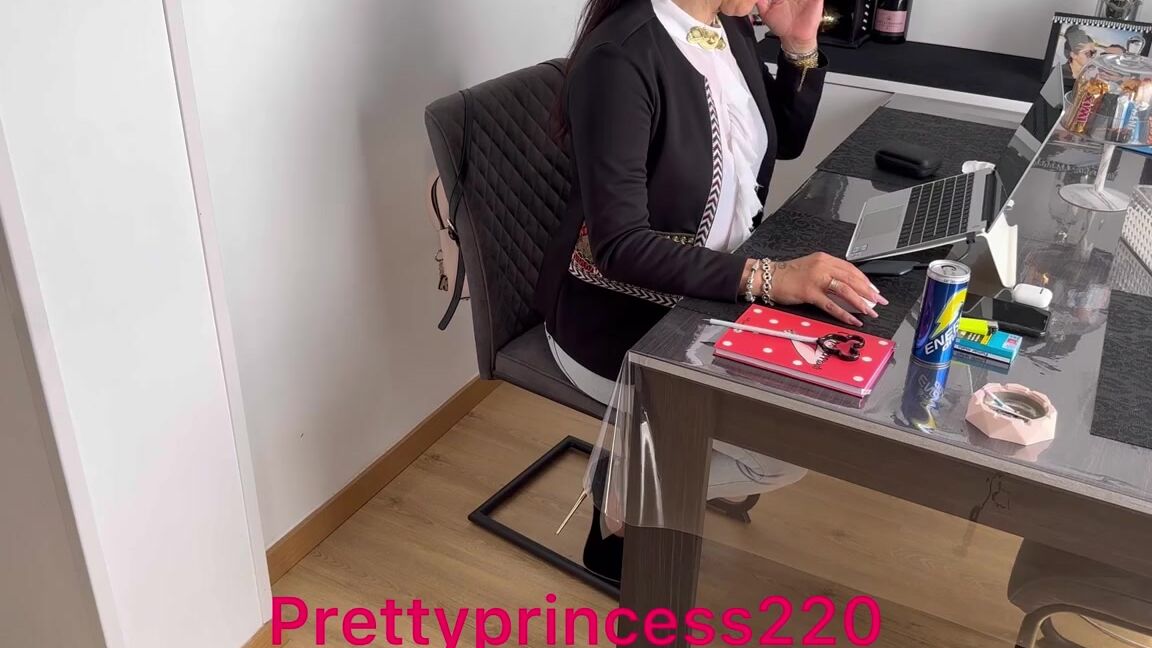 Prettyprincess220 07 07 2023 Onlyfans Video Secretary Is Farting 30 Min A Lot