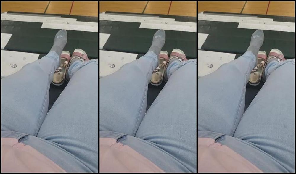 Goddess Nicole Aka Nicolesgoddesssoles Foot Fetish 10 06 2023 Onlyfans Video Just A Milf Teasing In The Bleachers