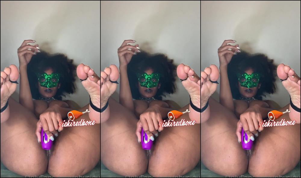 physique-31-08-2020-806137781-trying-to-open-up-my-tight-asshole-