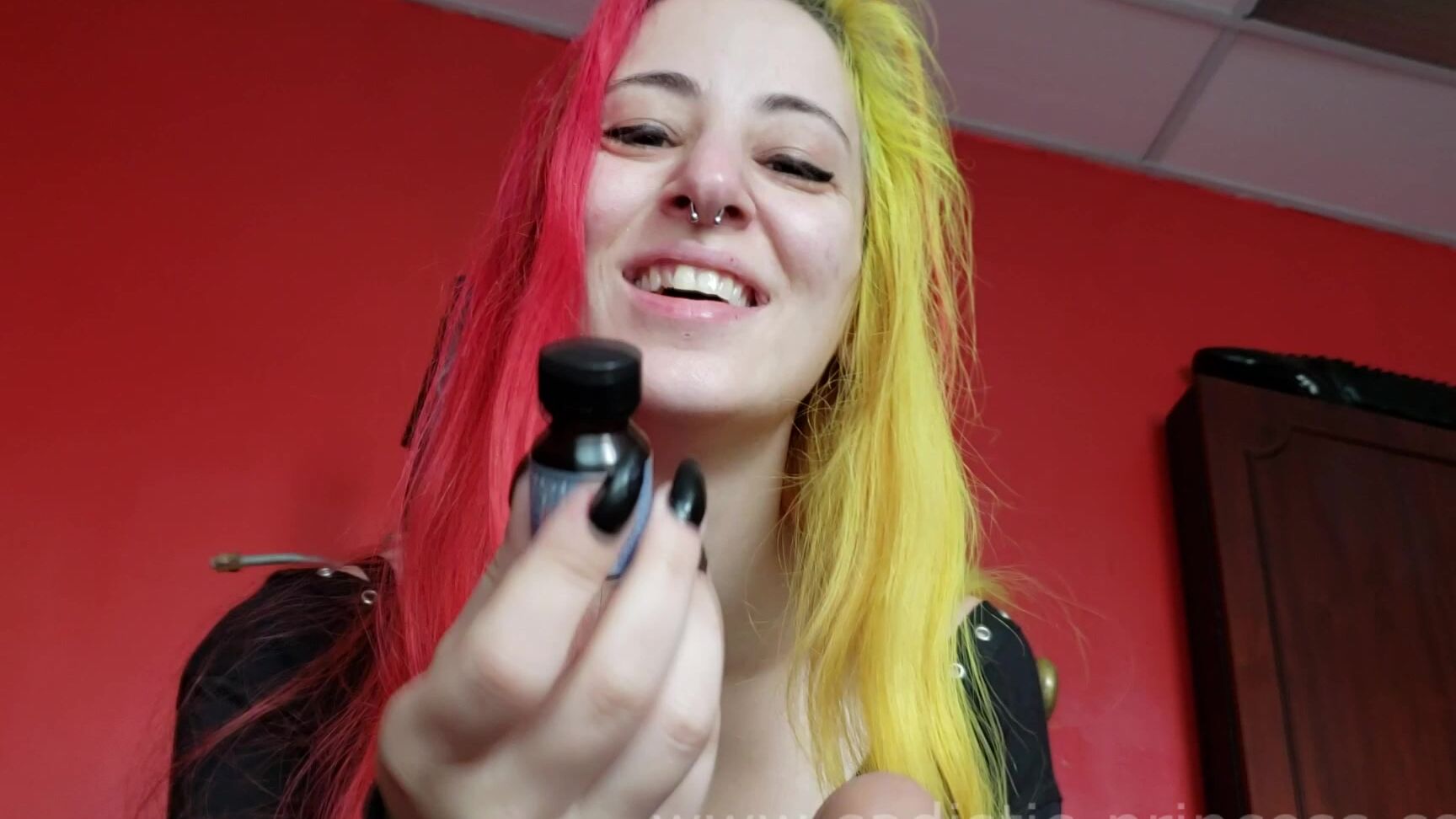 Goddess Lilith - Nitrates Sniffing Anal Slut ManyVids