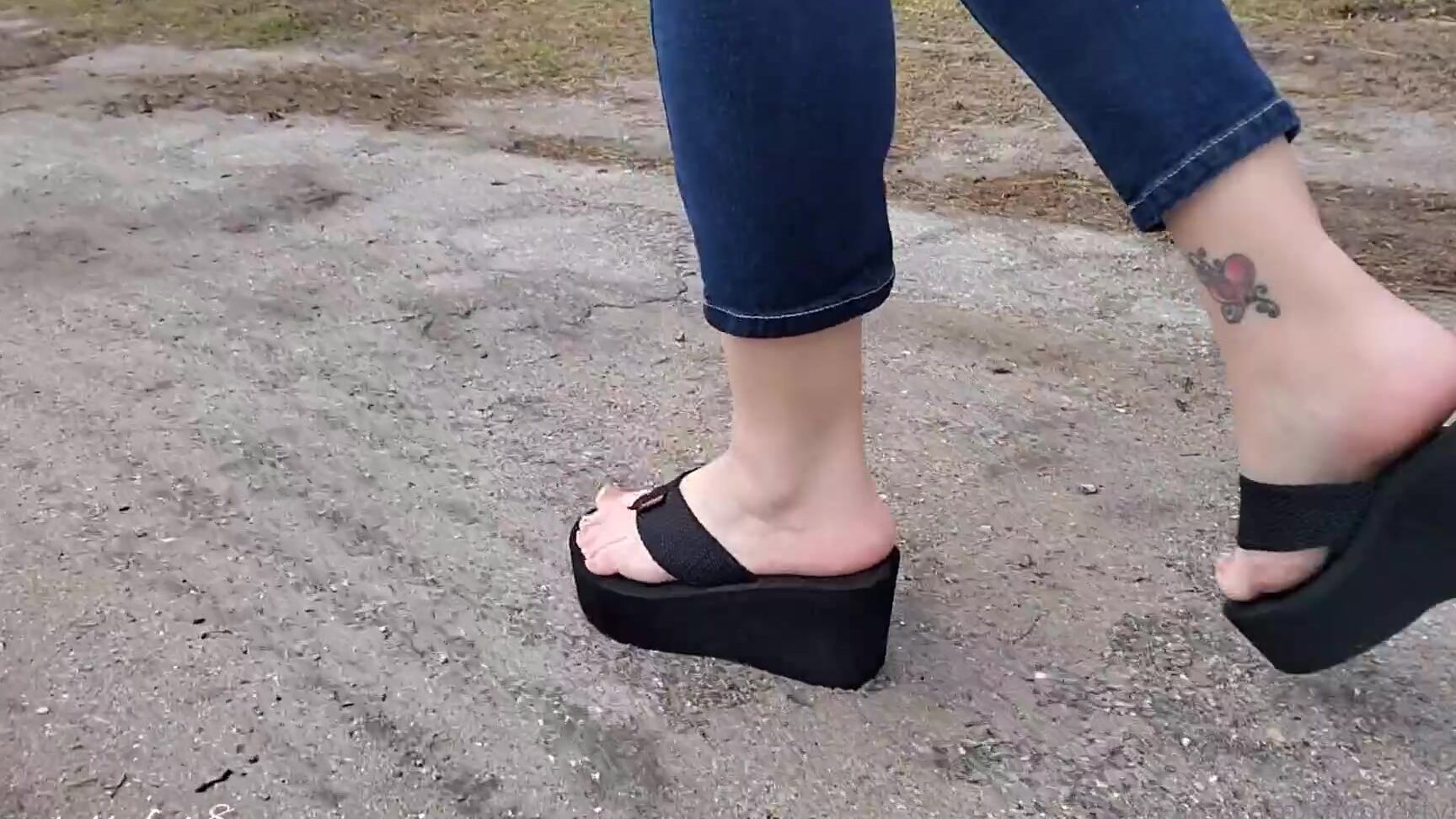 Myprettyfeet Walking In My Rocketdog Wedge Flip Flops With Nude Nails I Hope You Enjoyed Wedge Flip