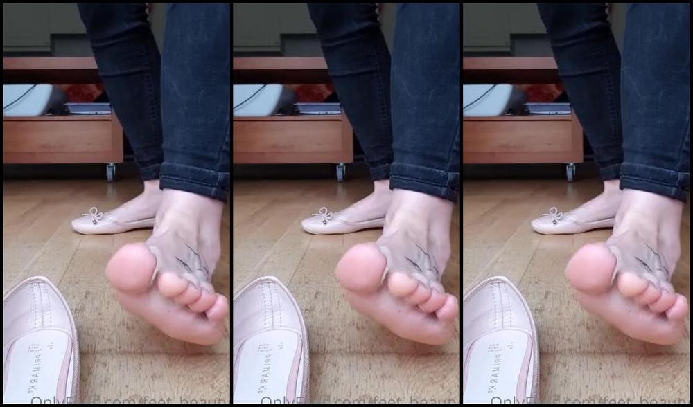 Feet Beautyx Nicknamed Feet Beautyx 09 11 2020 Onlyfans Video Teasing Pumps And A Little Treat From Your Mistress
