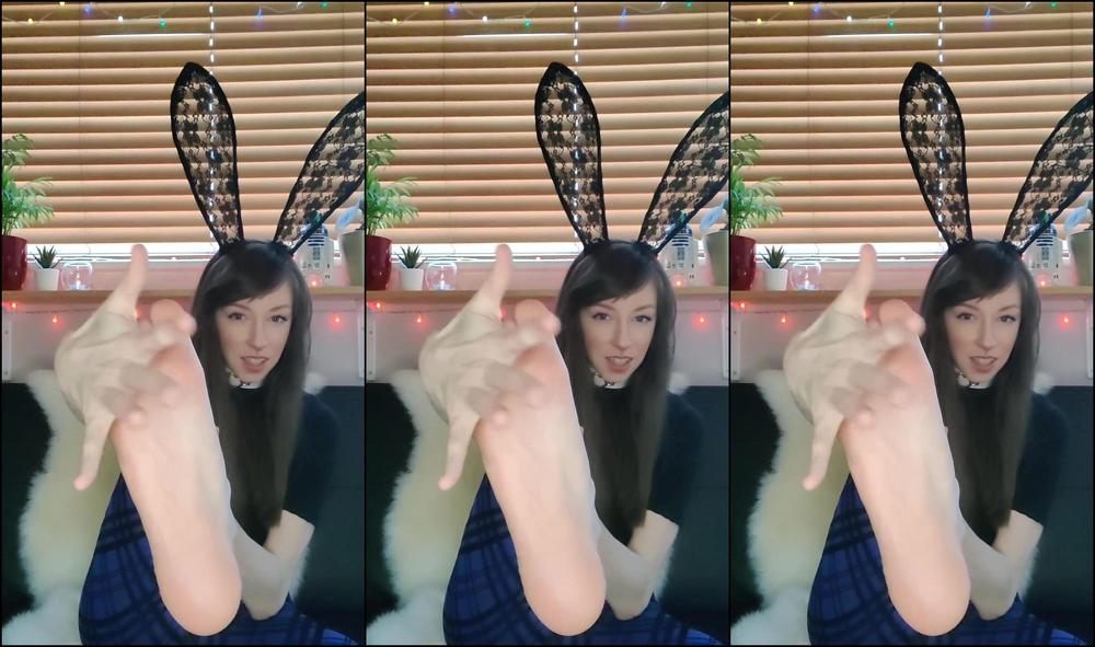 lunaquinn-02-11-2020-1180994567-i-love-my-feet-but-i-shouldn-t-have-to-do-this-myself-do-you-want-to-do-it-for-m