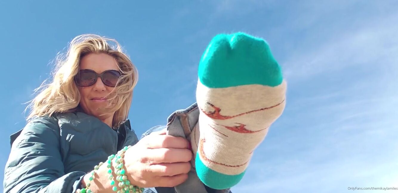 Themikaylamiles Onlyfans Shoedangle Converse Shoe Tie Tyingshoes Conversefetish Bigsoles Bigshoes Nature Goddess Rp