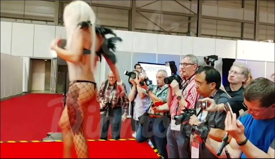 Big Tits, Fishnets, Public Flashing, Public Nudity, Strip Tease sophie-diamond-venus-berlin-public-show ManyVids