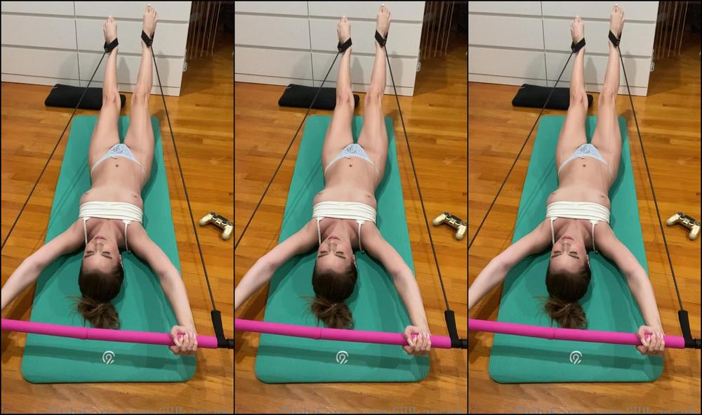 Jillkassidyy Good Morning Just Doing My Pilates Ab Focused Workout Half Naked Wanna Perv