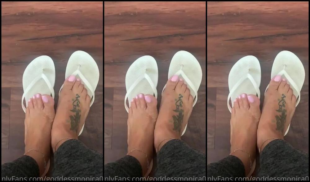 Goddessmonica00W Onlyfans Up Close In And Out Of White Old Navies Per Your Requestp