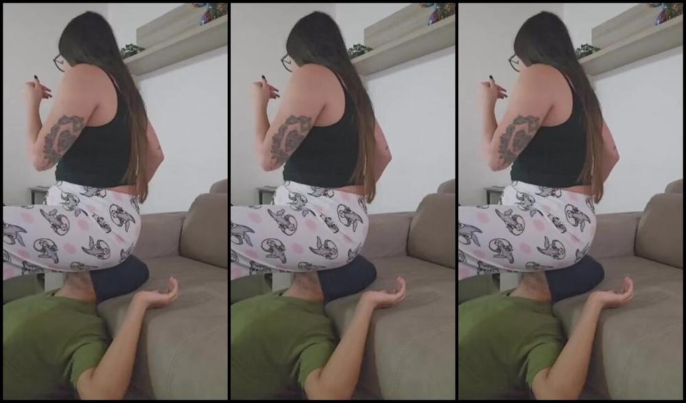 Deaveronica01 Onlyfans Fammi Da Sedia E Porta Bicchiere Sfigato