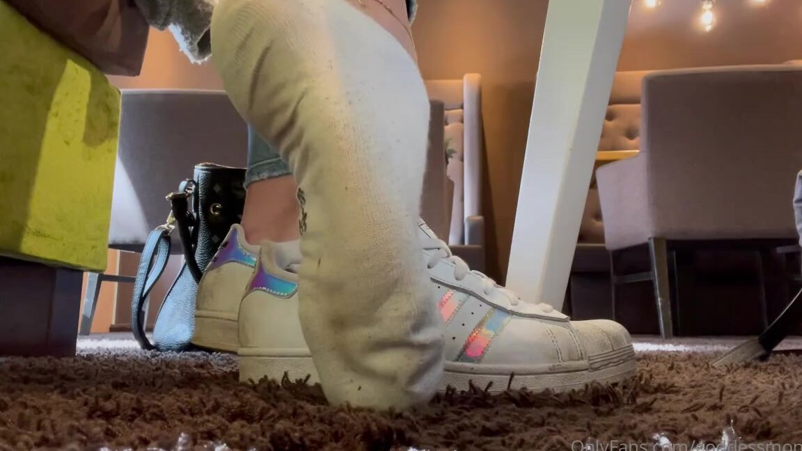 Goddessmona 91 Onlyfans Hat Ganz Schn Gerochen Unter Unserem Tisch Im Caf Zu Schade Das Du Nicht Neben Uns Gesessen Hasp