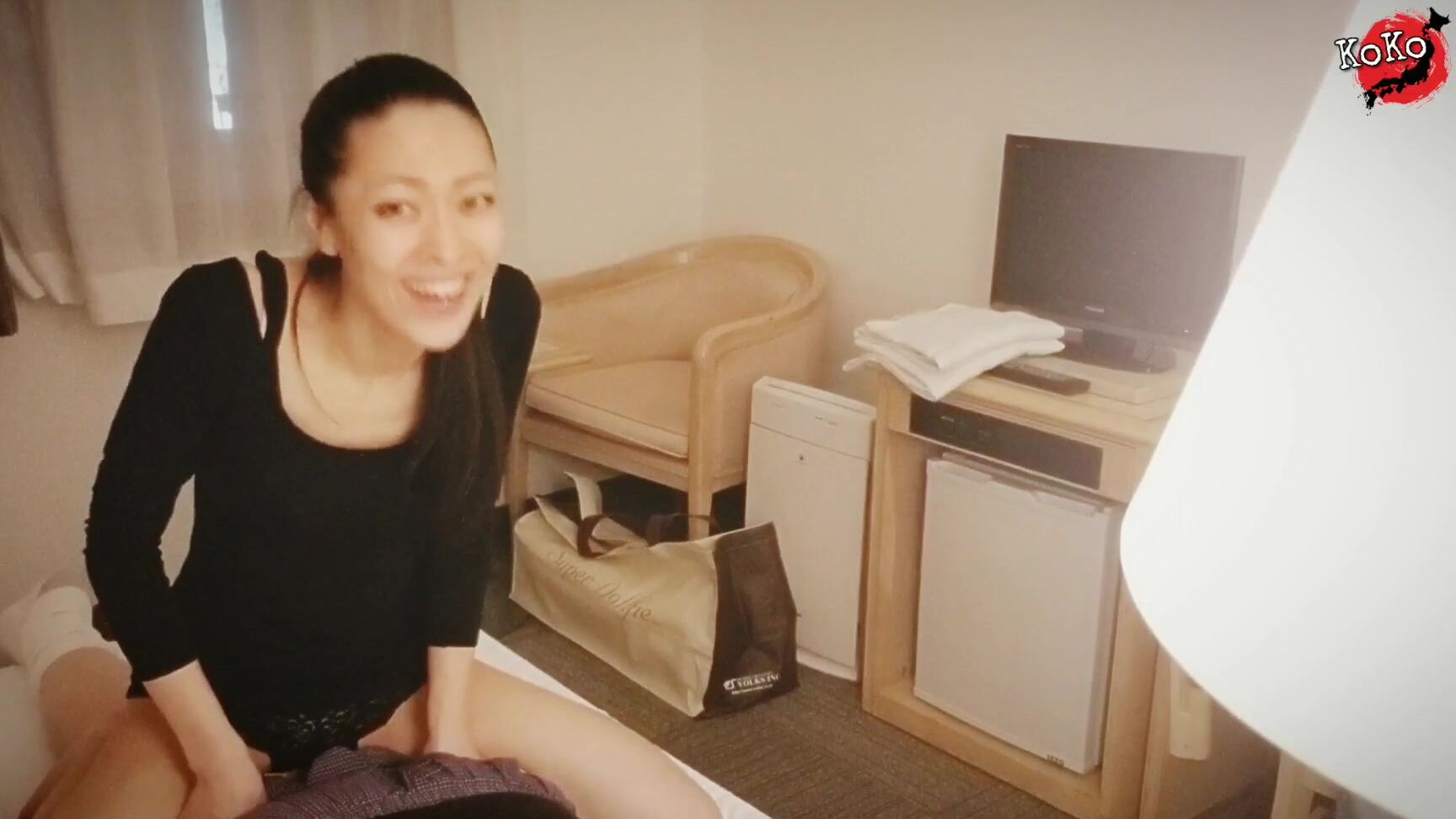 kokobutter-02-03-2020-165654977-little-peek-at-a-normal-day-as-koko-gives-me-a-massage-and-talks-a-bit.-this-is-just-a-rel