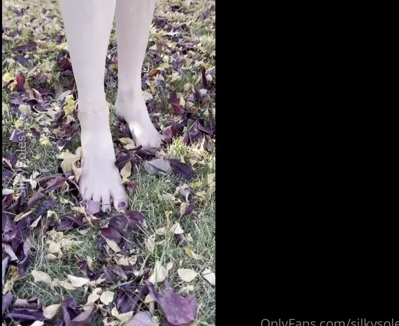 Silkysolesyyc Onlyfans Happy Friday When Your Nails Match The Fallen Leaves You Just Have To Take Off Your Shoes And Make