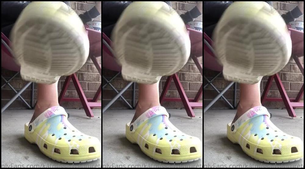 Adventuretoeskat Nicknamed Missadventuretoeskat Onlyfans A Quickie For A Special Footboy Enjoy