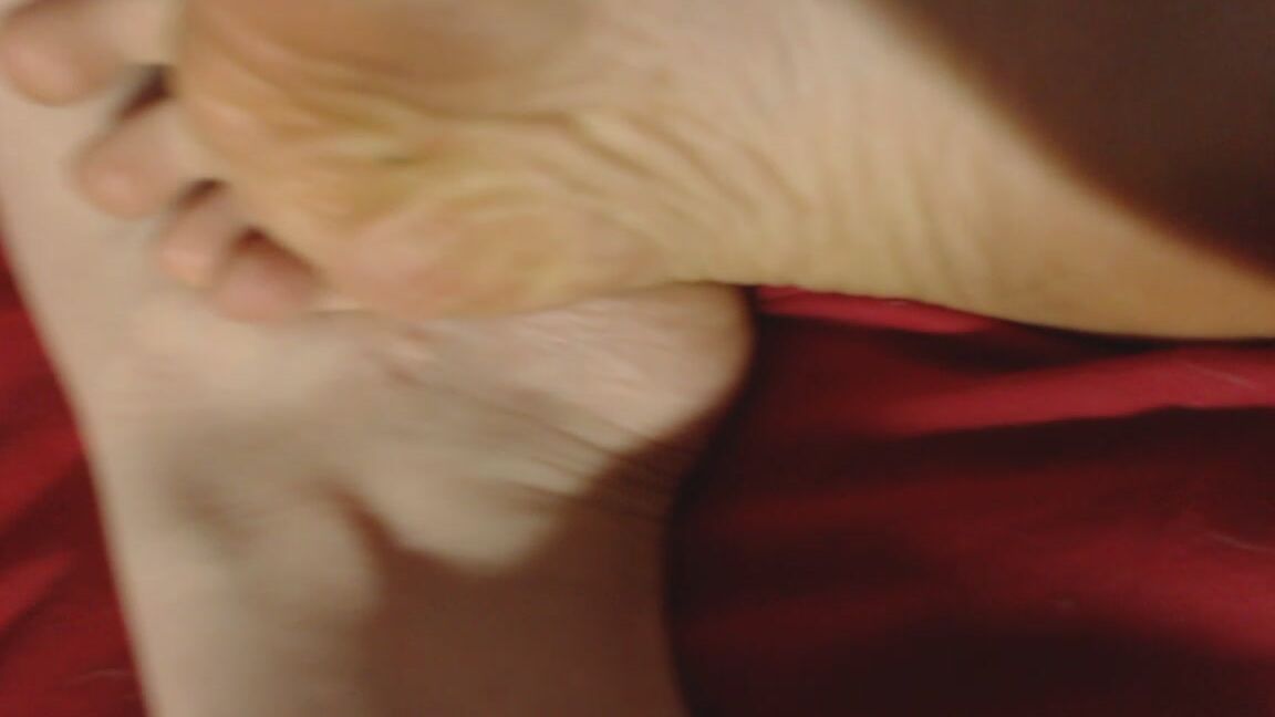 Vicki Peach Mmmmm Clean My Sexy Lil Feet