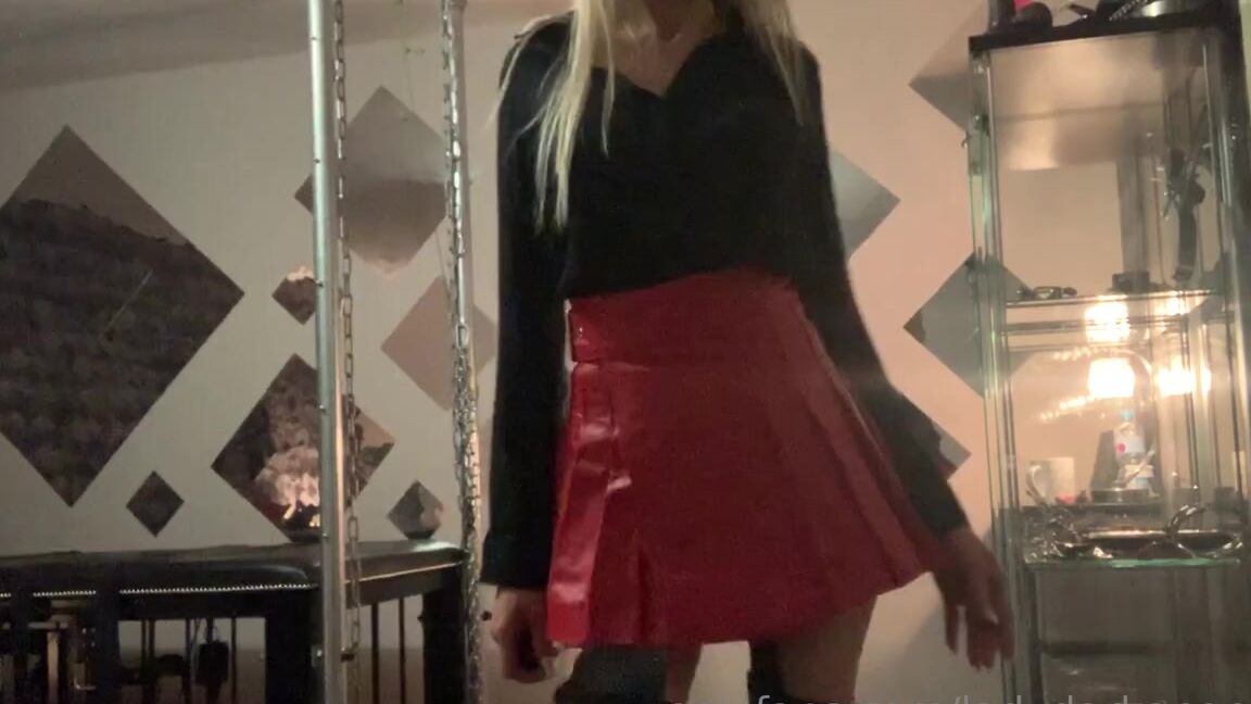 Ladydarkangeluk Onlyfans Who Likes Short Red Leather Skirts I Do