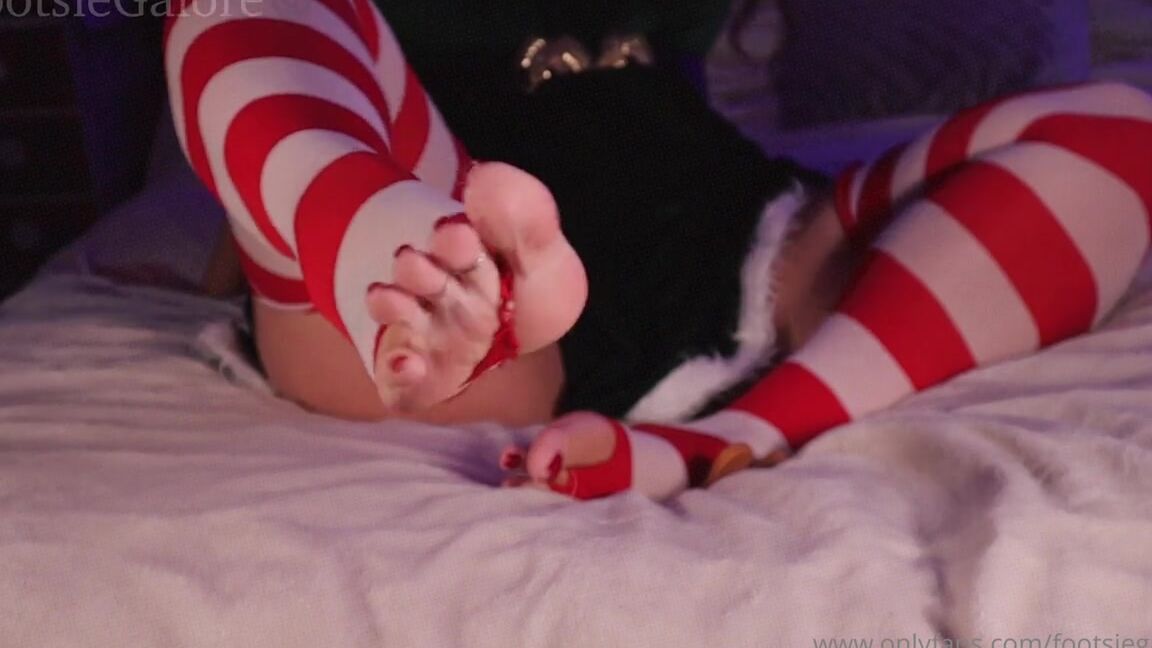 Footsiegalore Onlyfans Day 24 Reveal Its Xmas Eve I Want Santa All To My Self Could You Resist If You Were Him 8