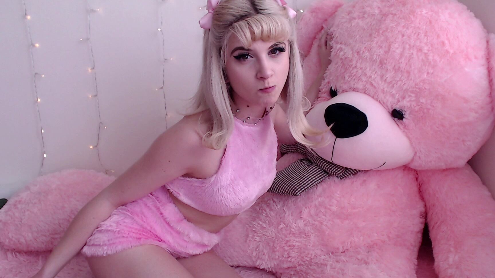 Oral Fixation, Bubble Gum, Blowing Bubbles, Mouth Fetish dolly mattel bubblegum barbie ManyVids