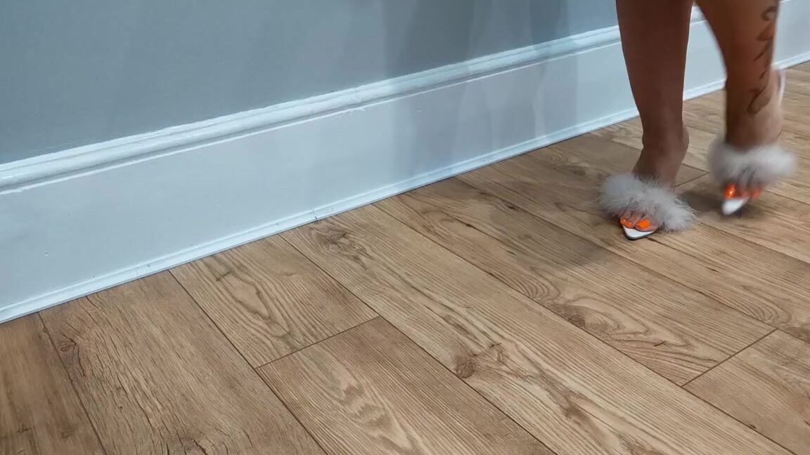 Miss Fair Trade Feet Nicknamed Fairtradefeet Onlyfans 11 10 2023 Listen My Mules Around My Room The Sound Of The Heels Should Make Stay In Front