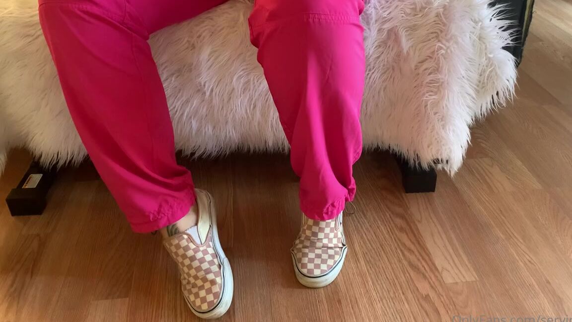 Servingbarefeet Aka Servingfet Onlyfans Not As Jammy In The Winta