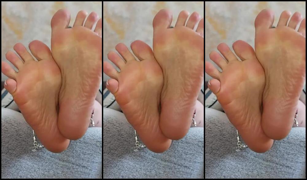 Mica Sandy Nicknamed Sandysmallfeet Onlyfans Can You Believe How Sexy My Soles Look In This New Hot Joi Tip