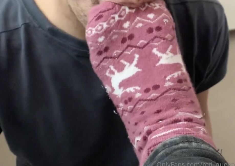 Red Queen Nicknamed Red Queen 94 Femdom 12 30 2020 Onlyfans Video My Christmas Socks In Your Face