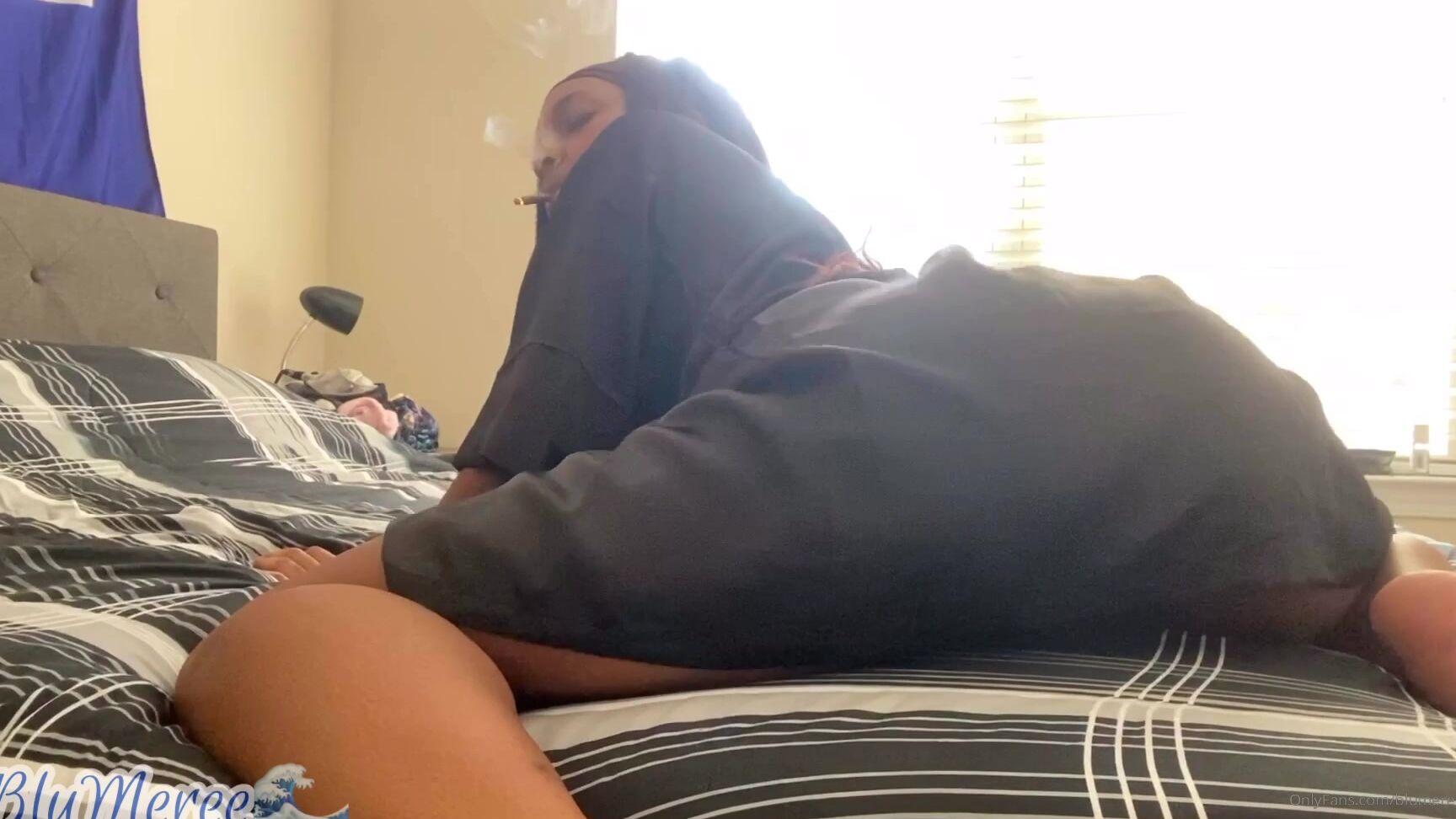 Blumere Smoking A Blunt While I Masturbate On This Lovely Morning