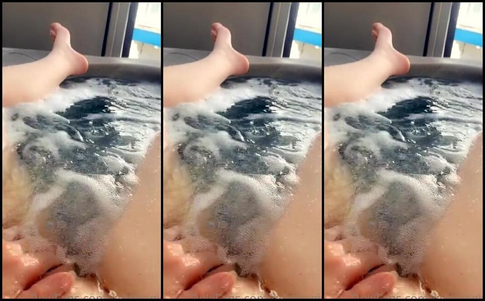 Shawna Nicknamed Granitegirl Onlyfans Masturbating Outside In The Broad Daylight Is Such A Thrill I M Sure My Landlord Wouldn T Mind