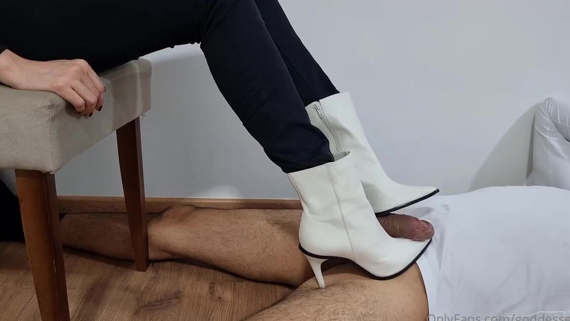 Goddesselisaa Onlyfans Imagine Me Arriving After Spending Hours Wearing These Boots And No Socks I Order You To Lie Down