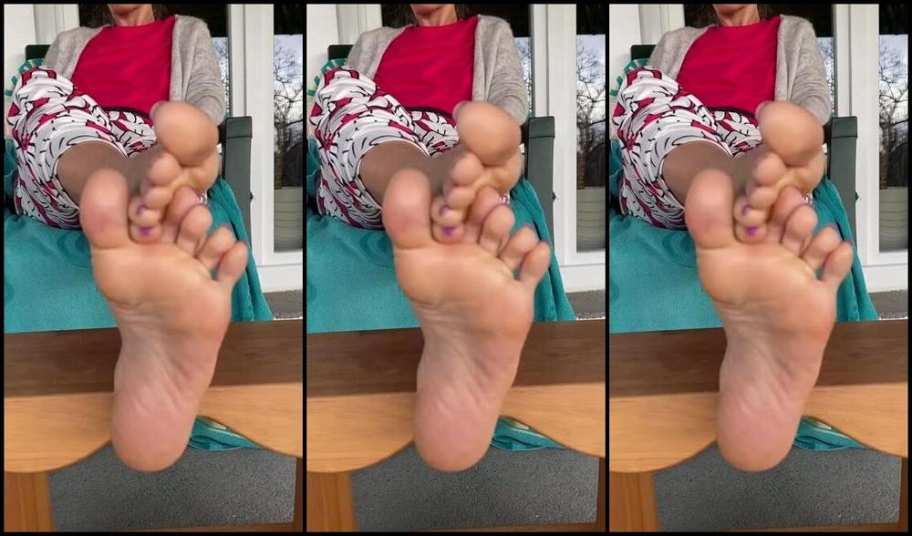 Froggeevip Onlyfans While I M Having Coffee Jerk On My Feet I Know You Ll Be Doing That