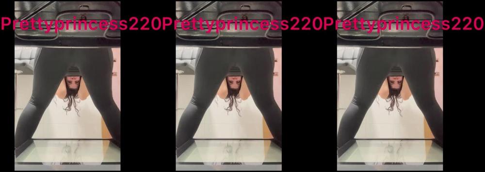 Prettyprincess220 12 01 2023 Onlyfans Video Farts In The Oven My Dresser Is Going To Have A Spice Flavor I Have Leggings
