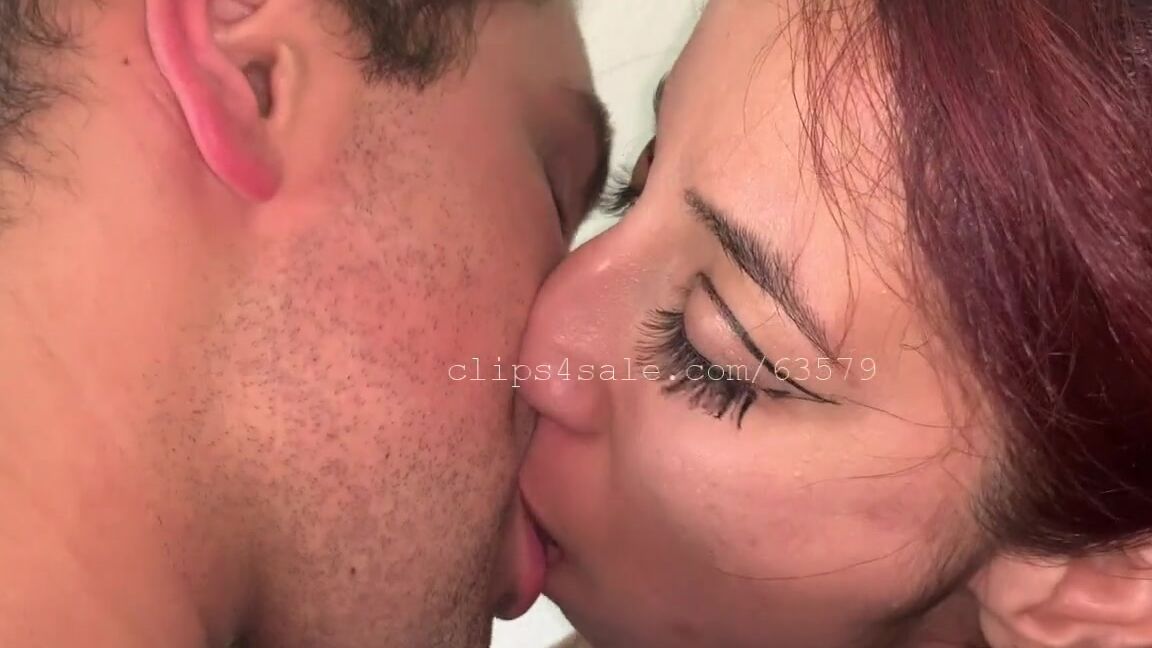 Kissingchannel Nicknamed Kissingchannel 10 09 2020 Onlyfans Video Jacob And Andrea Kissing Friday