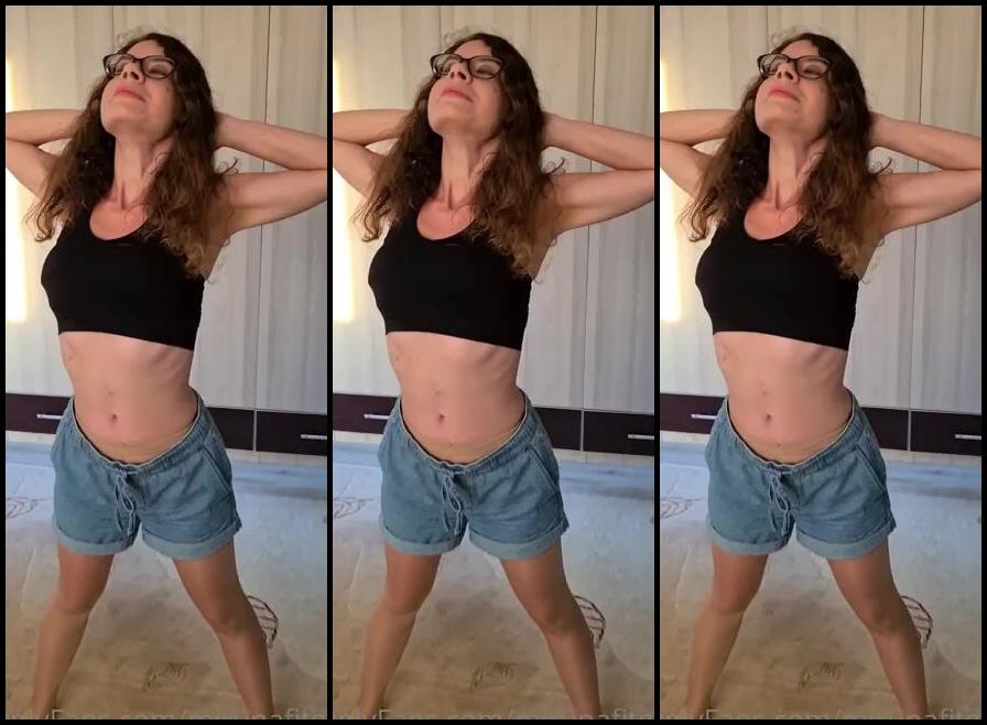 Miruna Fit Girl Nicknamed Mirunafitgirl Onlyfans Video 8110